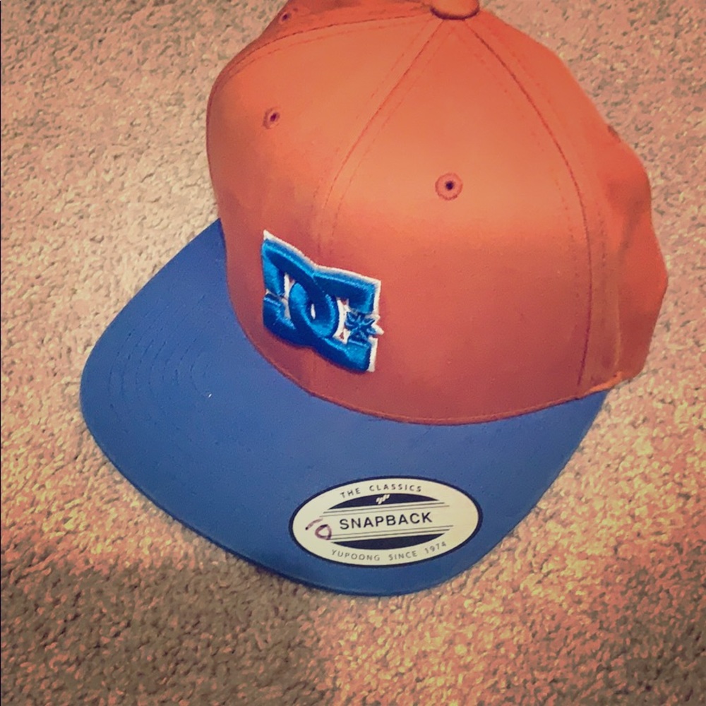 Dc snap back hat